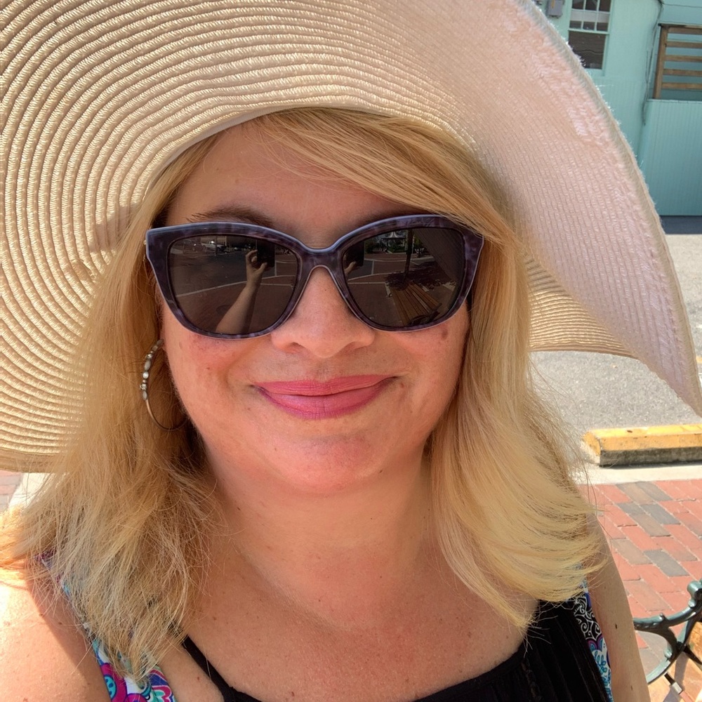 Meet your Posher, Sandi